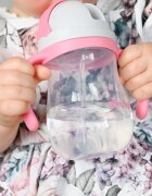 Akuku Cana de antrenament Pink 280ml anti-varsare cu manere si pai cu greutatecapac mobil de protectie