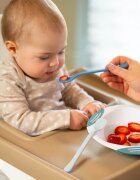 Akuku Set 2 lingurite pentru bebelusi First Blueforma specialamateriale sigure fara BPAmaner confortabil