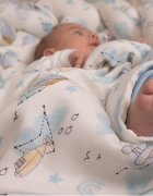 AMY Pilota pentru copii Nature Bamboo by din bambus si umplutura hipoalergenica BabySoft nori calatori