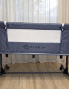 APPEKIDS Patut Co-sleeper multifunctional 4 in 1 Dreamy Grey cu inclinare antireflux functie de leganare manuala 5 niveluri de reglare a inaltimii accesorii incluse