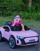 Audi Masinuta electrica pentru copii e-Tron GT Pink cu licentaradiocomanda 2.4Groti EVAdoua motoareacumulator 12Vfaruri si stopuri LEDacumulator 12V45Ahdoua motoareoglinzi retrovizoareunitate o cu muzica