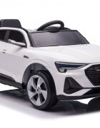 Audi Masinuta electrica pentru copii E-Tron SportBack White cu licentaroti evascaun pieleacumulator 12Vsuspensiisistem trollerusi cu deschidereslow startlumini LEDmp3usboglinzi retrovizoaresarcina maxima 30 kg