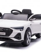 Audi Masinuta electrica pentru copii E-Tron SportBack White cu licentaroti evascaun pieleacumulator 12Vsuspensiisistem trollerusi cu deschidereslow startlumini LEDmp3usboglinzi retrovizoaresarcina maxima 30 kg