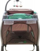 Baby Care Patut pentru copii PRO FRW Maro Verde Pliabil cu Balansoar 2 Nivele de inaltime Melodii Masa infasat Carusel cu jucarii din plus Plasa insecte