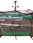 Baby Care Patut pentru copii PRO FRW Maro Verde Pliabil cu Balansoar 2 Nivele de inaltime Melodii Masa infasat Carusel cu jucarii din plus Plasa insecte