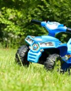 BABY MIX ATV Ride On fara pedale Super ATV Blue cu muzica si luminimanere ergonomicespatiu de depozitaresistem anti-rasturnareroti rezistentede la 12 luni sau maxim 23kg