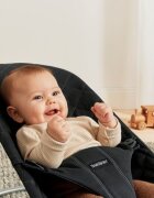 BabyBjorn Balansoar Bliss Black din tesatura matlasata cu aspect Clasic