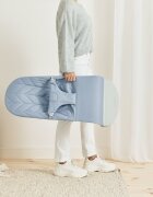 BabyBjorn Balansoar Bliss Blue cu aspect delicat de petala tesatura matlasata
