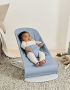 BabyBjorn Balansoar Bliss Blue cu aspect delicat de petala tesatura matlasata