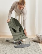 BabyBjorn Balansoar Bliss Dark Green cu aspect delicat de petala tesatura matlasata