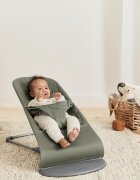 BabyBjorn Balansoar Bliss Dark Green cu aspect delicat de petala tesatura matlasata