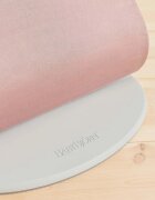 BabyBjorn Balansoar Bliss Dusty Pink din tesatura matlasata cu aspect delicat de petala