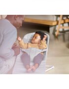 BabyBjorn Balansoar Bliss Light Grey din tesatura matlasata cu aspect delicat de petala