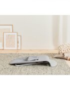 BabyBjorn Balansoar Bliss Light Grey din tesatura matlasata cu aspect delicat de petala