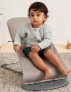BabyBjorn Balansoar Bliss Sand Grey din tesatura matlasata cu aspect Clasic