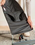 BabyBjorn Balansoar cu aspect delicat de petala tesatura matlasata Bliss Anthracite