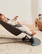 BabyBjorn Balansoar cu aspect delicat de petala tesatura matlasata Bliss Anthracite