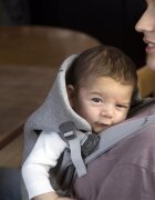 BabyBjorn Marsupiu anatomic Mini cu pozitii multiple de purtare Light Grey 3D Jersey