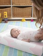BabyDam Saltea pentru infasat ChangeMat Roz 70x45 cm suport lateral