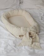BabyLy Suport de dormit babynest din bumbac brodat Lilly cu funda 70x50 cm