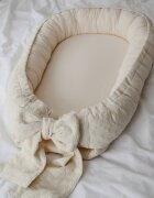 BabyLy Suport de dormit babynest din bumbac brodat Lilly cu funda 70x50 cm