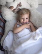 BabyMam Paturica din plus pentru copii dimensiune 75 x 100 cm model brodat White Teddy Bear