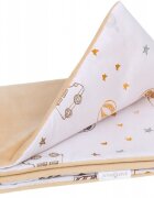 BabyMam Paturica pentru copii Beige Cars realizata cu doua fete din bumbac si din plus pufos dimensiune 75 x 50 cm