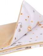 BabyMam Paturica pentru copii Beige Cars realizata cu doua fete din bumbac si din plus pufos dimensiune 75 x 50 cm