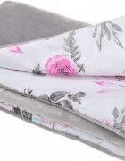 BabyMam Paturica pentru copii flowers realizata cu doua fete din bumbac si din plus pufos dimensiune 75 x 50 cm