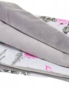 BabyMam Paturica pentru copii flowers realizata cu doua fete din bumbac si din plus pufos dimensiune 75 x 50 cm