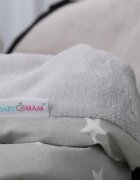 BabyMam Paturica pentru copii grey Stars realizata cu doua fete din bumbac si din plus pufos dimensiune 75 x 50 cm