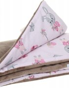 BabyMam Paturica pentru copii pink Rabbit realizata cu doua fete din bumbac si din plus pufos dimensiune 75 x 50 cm