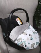 BabyMam Paturica pentru copii Safari realizata cu doua fete din bumbac si din plus pufos dimensiune 75 x 50 cm