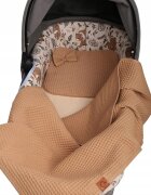 BabyMam Set paturica 77x57 cm si perna 25x30 cm pentru copii din 100 bumbac cu umplutura anti-alergenica design unic wafel cappuccino