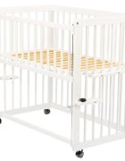 BabyNeeds Patut co-sleeper Qmini Dalia Alb multifunctional 90x50 cm din lemn de pin reglabil pe orice treapta de inaltime la patul parintilor sistem de ancorare si roti cu frana incluse