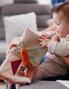 BABYONO Carte senzoriala pentru copii Iepurasul Karo