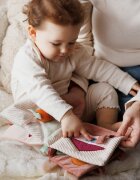 BABYONO Carte senzoriala pentru copii Iepurasul Karo