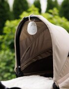 BABYONO Dispozitiv portabil cu sunete albe pentru copii Piccolo cu 20 sunete linistitoare volum reglabil cronometru integrat maner flexibil cu fixare autonomie pana la 108 ore dimensiune 76x58x3 cm