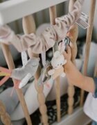 BABYONO Jucarie educationala de agatat pentru carucior natura