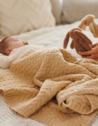 BABYONO Paturica pentru copii Maro din lana merinos