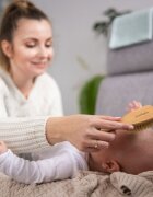 BABYONO Perie pentru bebelusi din lemn cu peri naturali