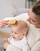 BABYONO Perie pentru bebelusi din lemn cu peri naturali