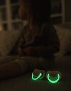BABYONO Set 2 suzete simetrice din silicon 18 luni+ cu maner fluorescent
