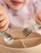 BABYONO Set tacamuri pentru copii lingurita si furculita din inox Verde