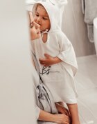 BabySteps Prosop 73x58 cm din bambus cu gluga si buzunar pentru bebelusi si copii Poncho Teddy Ecri