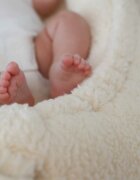 BabySteps Suport de dormit babynest Premium din tesatura bucle Crem Teddy by BabyLy 80x50 cm