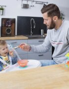 BADABULLE Set 3 boluri colorate pentru mancare cu suport inclus