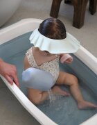 BEABA Viziera pentru baie din silicon Misty Green