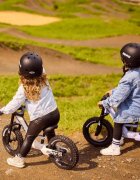 BERG TOYS Bicicleta copii fara pedale Berg Biky Cross White 12 inch cu frana de mana anvelope pneumatice scaun reglabil pe inaltime varsta 25-5 ani inaltime utilizator 90-120 cm greutate maxima utilizator 30 kg
