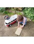 BIG Masinuta copii fara pedale Baby VW T1 red cu roti silentioaselicenta Volkswagenpotrivita copiilor cu varsta intre 15 si 5 anisezut lat si detasabil spatiu de depozitare jucarii volan cu claxon
